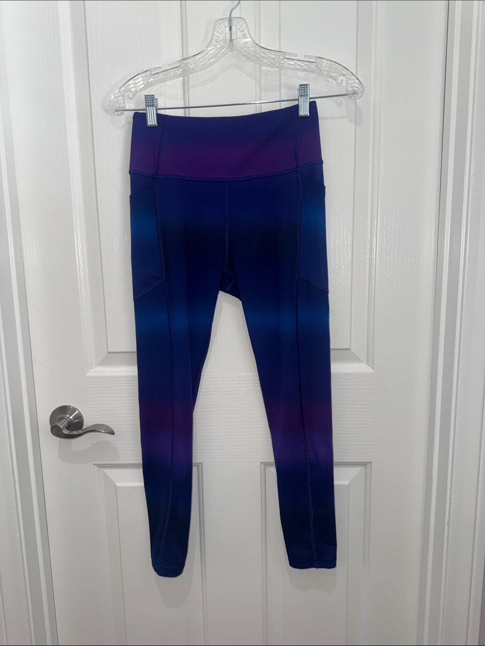 Victoria's Secret Flow Purple and Blue Ombre Capri Leggings - Women’s Size 6